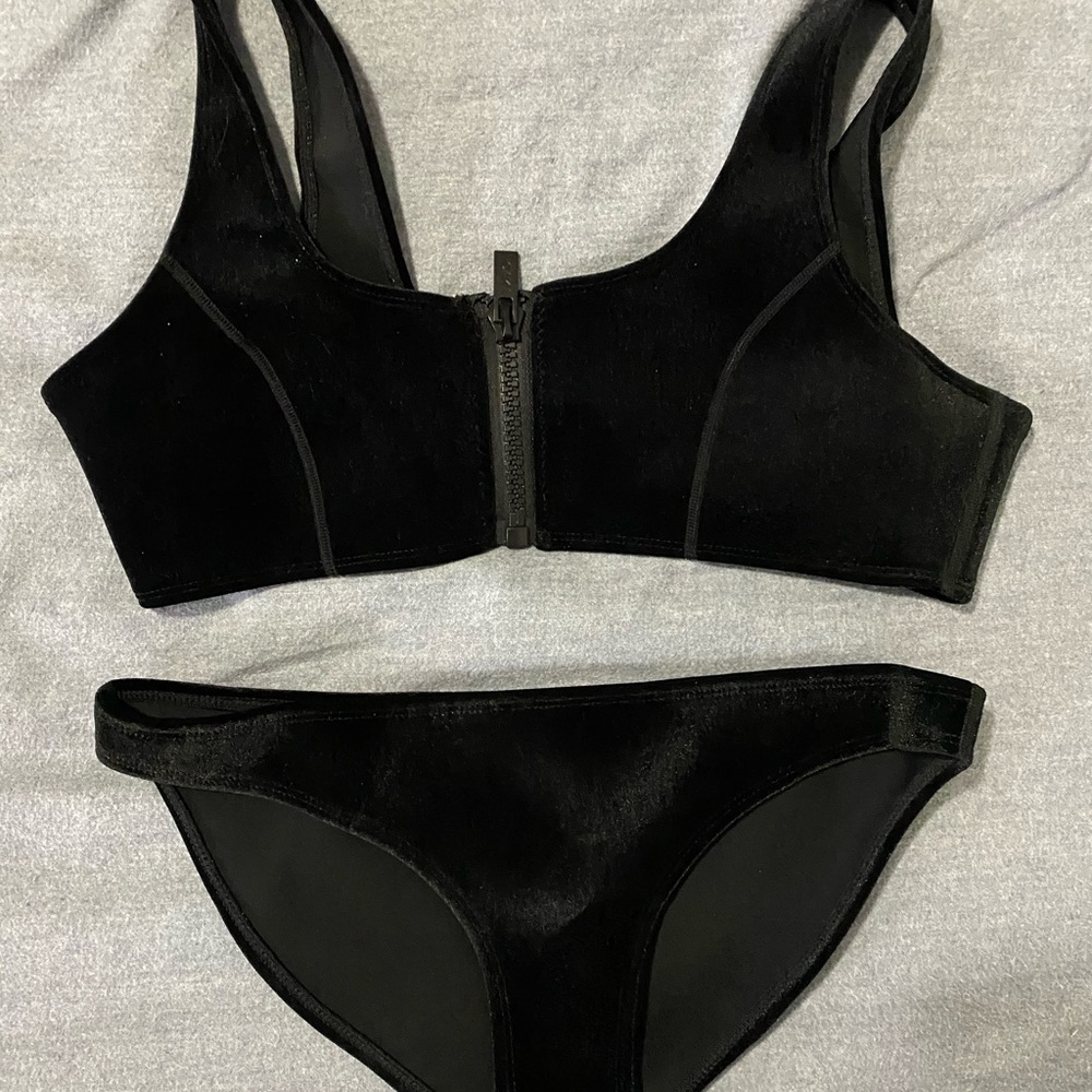 Brand New Velvet HOAKA bikini
